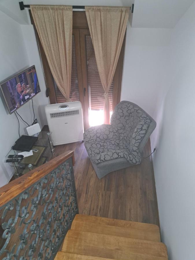 Apartmani Mia Vuksanovic Cetinje Exterior photo