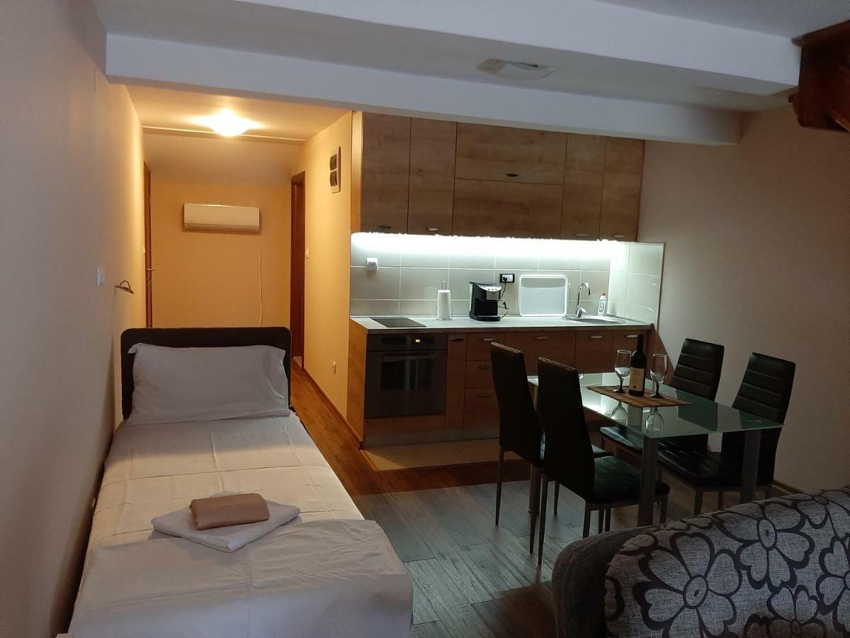 Apartmani Mia Vuksanovic Cetinje Exterior photo