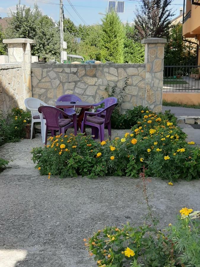 Apartmani Mia Vuksanovic Cetinje Exterior photo